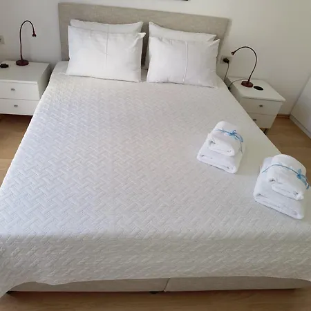 Aria Deluxe Superior 5 Star Apartment, Your Piece Of Heaven By The Sea & Park, With Sea & Park View *
