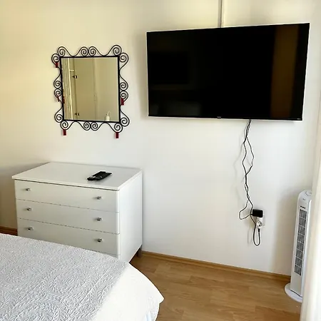 Apartment Aria Deluxe Superior 5 Star Apartment, Your Piece Of Heaven By The Sea & Park, With Sea & Park View *