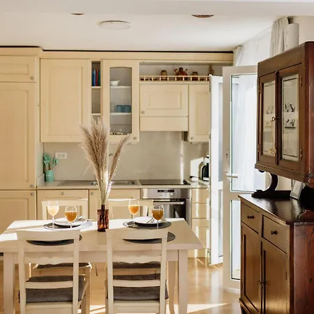 Apartment Bionda Beachfront Apartments, Old Town Novigrad *
