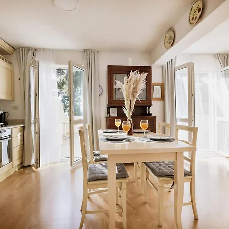 Bionda Beachfront Apartments, Old Town Novigrad Novigrad Istria