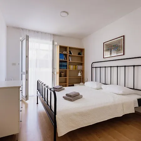 Bionda Beachfront Apartments, Old Town Novigrad * Novigrad Istria