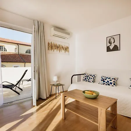 Apartment Bionda Beachfront Apartments, Old Town Novigrad *