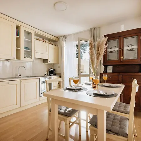 Bionda Beachfront Apartments, Old Town Novigrad