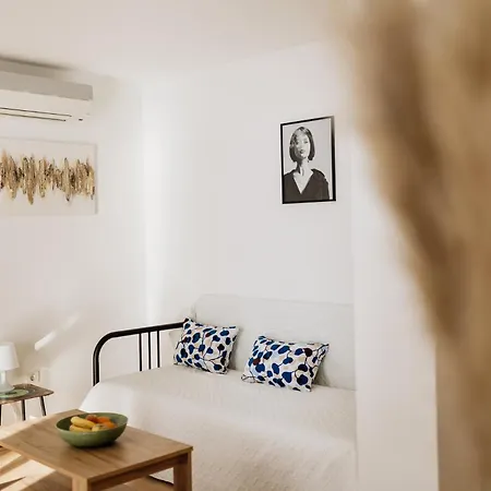 Bionda Beachfront Apartments, Old Town Novigrad Apartment *