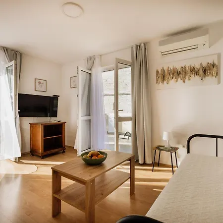 Bionda Beachfront Apartments, Old Town Novigrad * Novigrad Istria