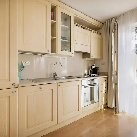 Bionda Beachfront Apartments, Old Town Novigrad Apartment