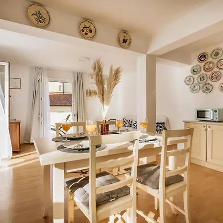 Apartment Bionda Beachfront Apartments, Old Town Novigrad