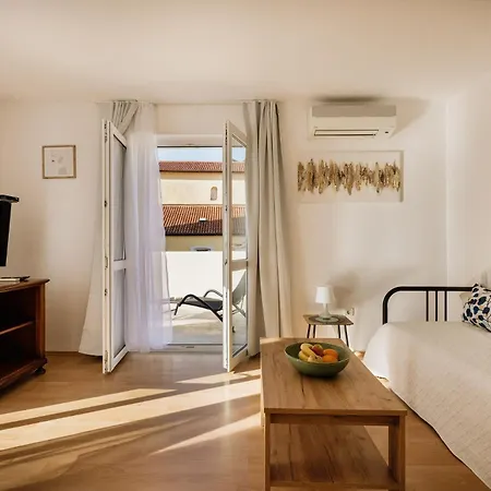 Bionda Beachfront Apartments, Old Town Novigrad Apartment *